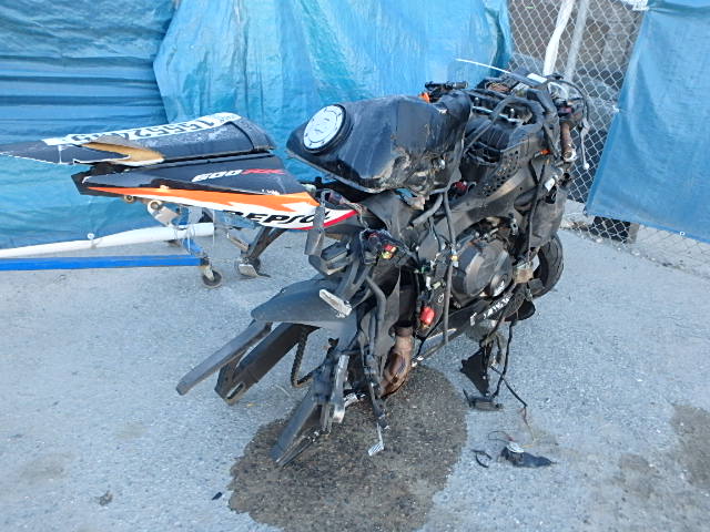 JH2PC40408M103592 - 2008 HONDA CBR600RR BLACK photo 4