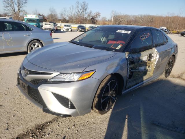 4T1K61AKXLU325857 - 2020 TOYOTA CAMRY XSE SILVER photo 2