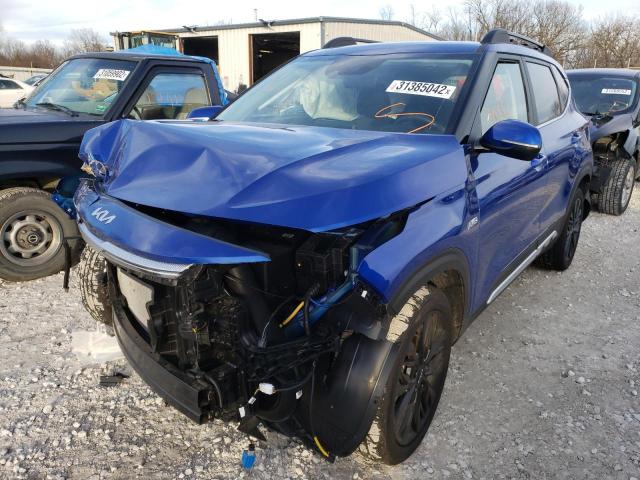 KNDEUCA28N7241783 - 2022 KIA SELTOS S BLUE photo 2