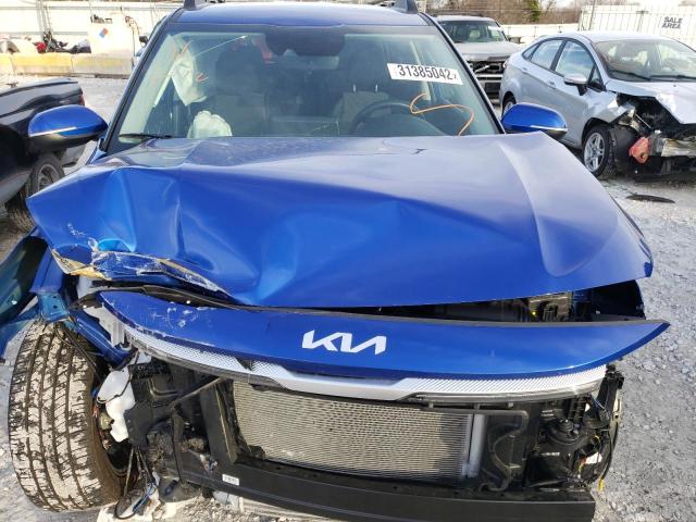 KNDEUCA28N7241783 - 2022 KIA SELTOS S BLUE photo 7