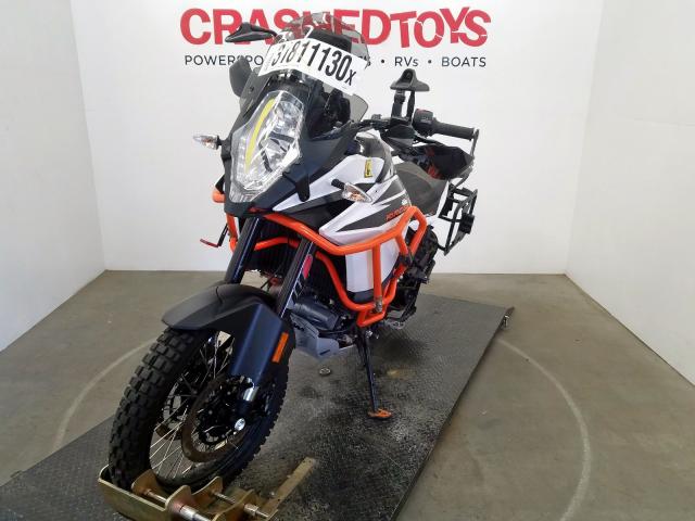 VBKV49409JM996299 - 2018 KTM 1090 ADVEN WHITE photo 4