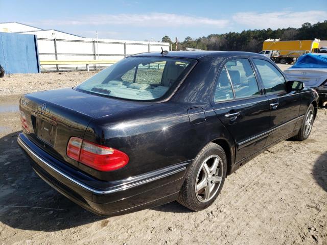 WDBJF65J31B310042 - 2001 MERCEDES-BENZ E 320 BLACK photo 4