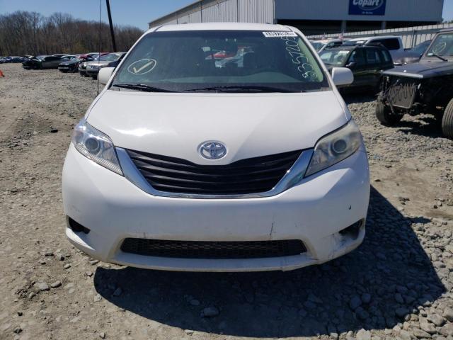 5TDKK3DC0ES457100 - 2014 TOYOTA SIENNA LE WHITE photo 9