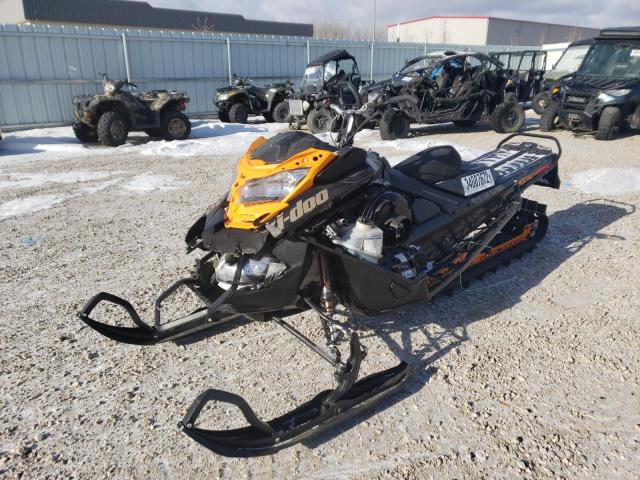 2BPSTGLD3LV000244 - 2020 SKI DOO DOO SUMMIT BLACK photo 2