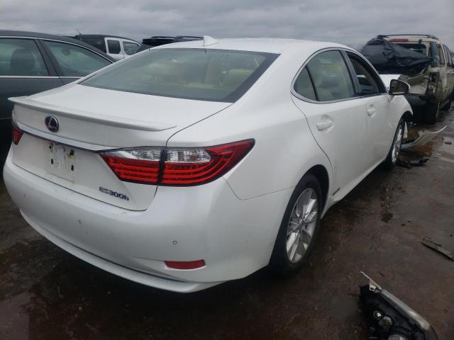 JTHBW1GG6F2096325 - 2015 LEXUS ES 300H WHITE photo 4