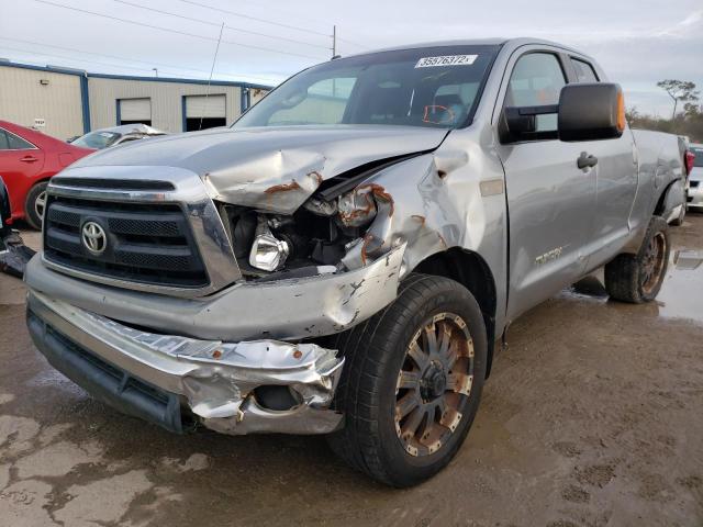 5TFRY5F19BX113002 - 2011 TOYOTA TUNDRA DOU SILVER photo 2