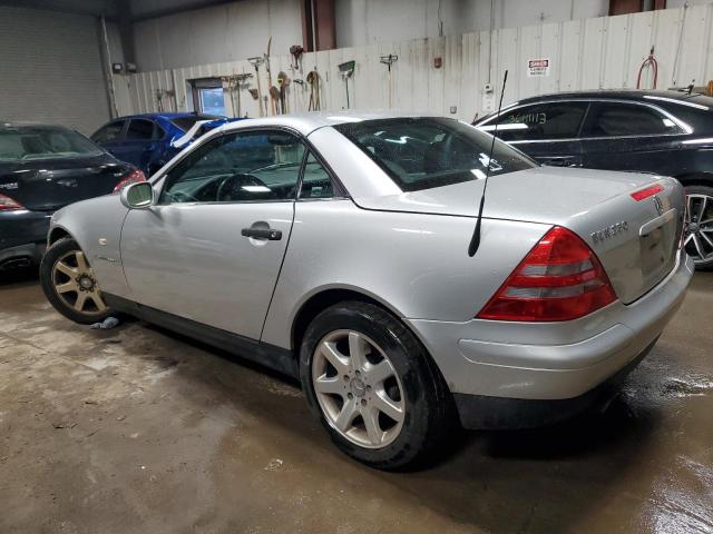 WDBKK47F7YF149596 - 2000 MERCEDES-BENZ SLK 230 KO SILVER photo 2