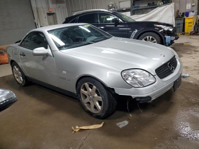 WDBKK47F7YF149596 - 2000 MERCEDES-BENZ SLK 230 KO SILVER photo 4