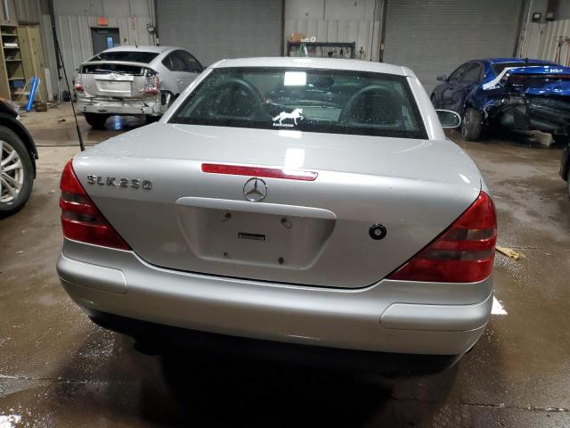 WDBKK47F7YF149596 - 2000 MERCEDES-BENZ SLK 230 KO SILVER photo 6