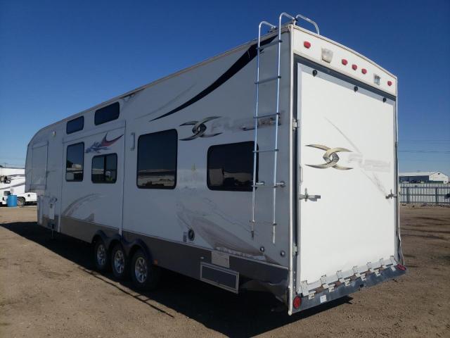 4YDF373298F810269 - 2008 KEYSTONE FUZION WHITE photo 4