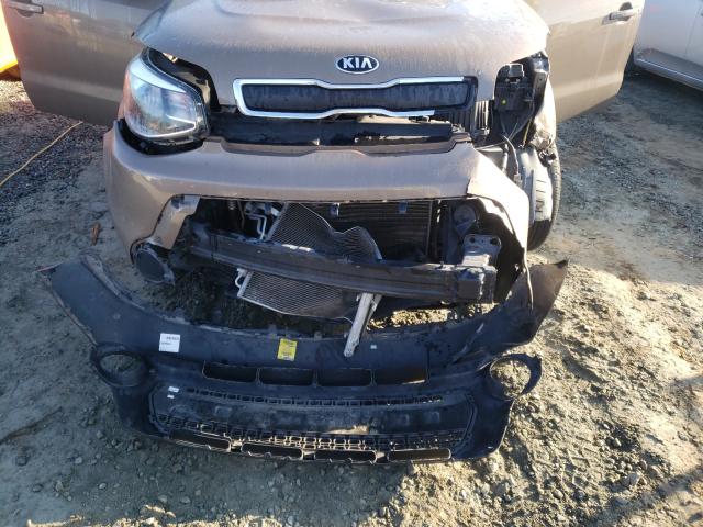 KNDJN2A27F7170132 - 2015 KIA SOUL BROWN photo 7