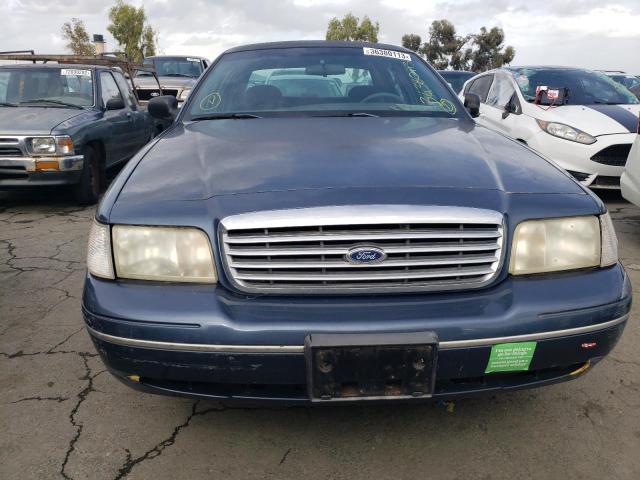 2FAFP73W3WX101922 - 1998 FORD CROWN VICT BLUE photo 5