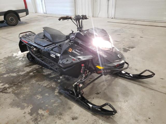 2BPSMXJF0JV000054 - 2018 SKI DOO SNOWBMOBIL BLACK photo 1