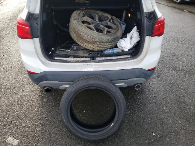 WBXHU7C3XJ5H44365 - 2018 BMW X1 SDRIVE2 WHITE photo 12