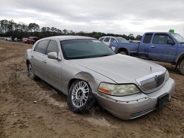 2LNHM82WX8X645402 - 2008 LINCOLN TOWN CAR S SILVER photo 1