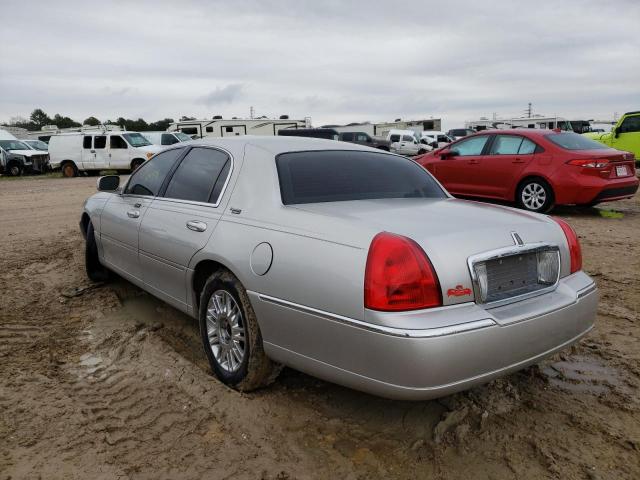 2LNHM82WX8X645402 - 2008 LINCOLN TOWN CAR S SILVER photo 3