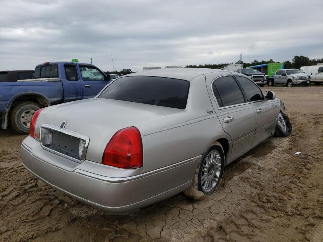 2LNHM82WX8X645402 - 2008 LINCOLN TOWN CAR S SILVER photo 4