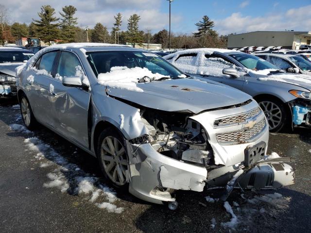 1G11H5SA7DF260598 - 2013 CHEVROLET MALIBU ვერცხლისფერი ფოტო 4