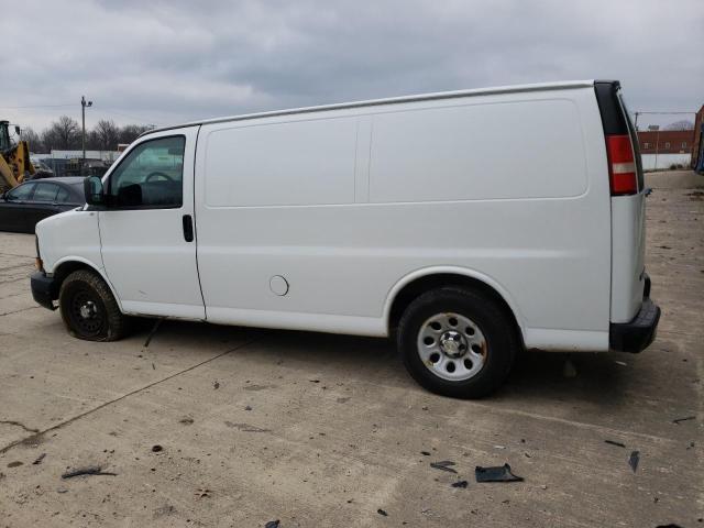 1GCSGAFX1C1169778 - 2012 CHEVROLET EXPRESS CA WHITE photo 2