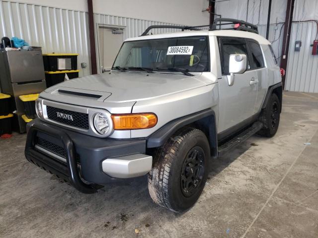 JTEBU11F370049298 - 2007 TOYOTA FJ CRUISER SILVER photo 2