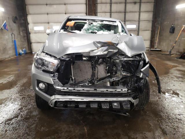 3TMCZ5AN0NM486131 - 2022 TOYOTA TACOMA DOU ვერცხლისფერი ფოტო 5