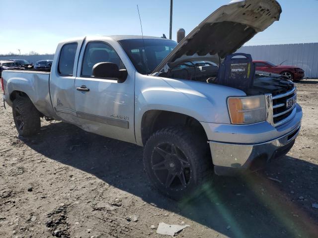 1GTR1VE0XDZ115524 - 2013 GMC SIERRA C15 SILVER photo 4