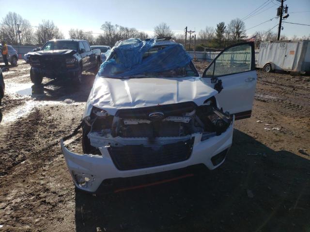 JF2SKAKC8KH400572 - 2019 SUBARU FORESTER S WHITE photo 5