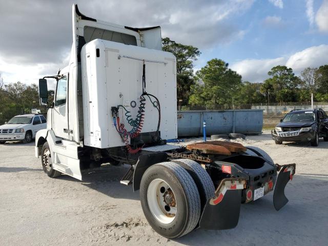 4V5N19UG9HN975786 - 2017 VOLVO VN VNL WHITE photo 2