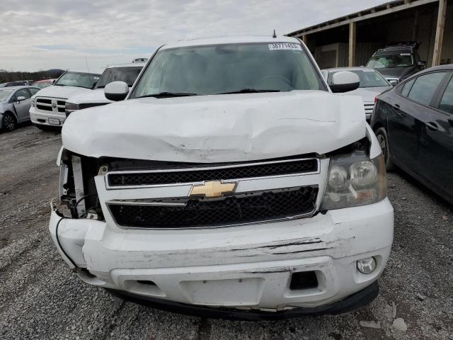 1GNSCJE02BR300546 - 2011 CHEVROLET SUBURBAN C WHITE photo 5