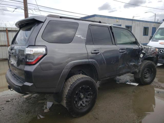 JTEBU5JR9H5465667 - 2017 TOYOTA 4RUNNER SR GRAY photo 3