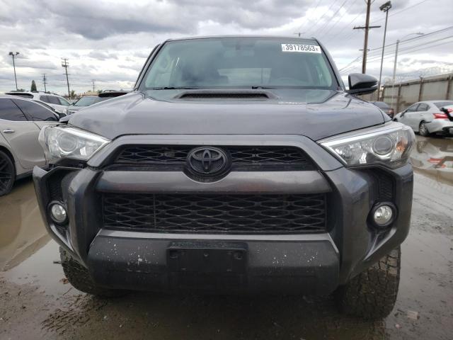 JTEBU5JR9H5465667 - 2017 TOYOTA 4RUNNER SR GRAY photo 5