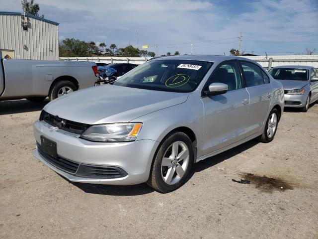 3VWLL7AJ9DM279940 - 2013 VOLKSWAGEN JETTA TDI SILVER photo 2