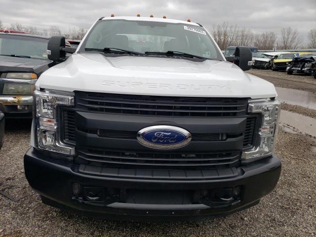 1FT8W3CT4JEB98062 - 2018 FORD F350 SUPER WHITE photo 5