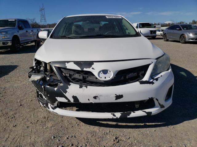 2T1BU4EE6BC587600 - 2011 TOYOTA COROLLA BA WHITE photo 5