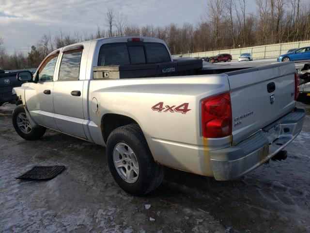 1D7HW48N56S529584 - 2006 DODGE DAKOTA QUA SILVER photo 2