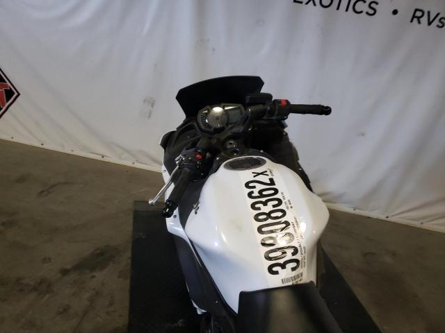 JKAEXEJ16HDA01936 - 2017 KAWASAKI EX650 J თეთრი ფოტო 6