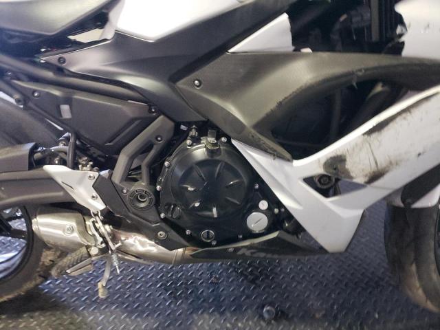 JKAEXEJ16HDA01936 - 2017 KAWASAKI EX650 J თეთრი ფოტო 7