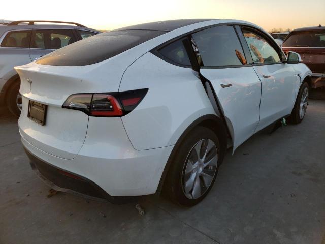 5YJYGDED5MF132440 - 2021 TESLA MODEL Y أبيض صورة 4