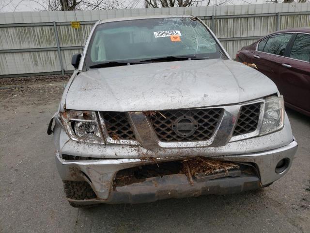 1N6AD06W05C401197 - 2005 NISSAN FRONTIER K SILVER photo 5