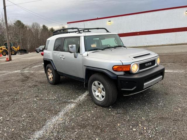 JTEBU11F270047722 - 2007 TOYOTA FJ CRUISER GRAY photo 1