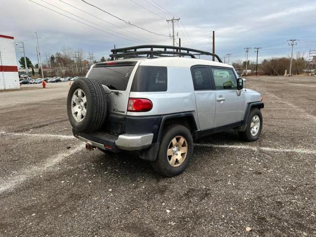 JTEBU11F270047722 - 2007 TOYOTA FJ CRUISER GRAY photo 4