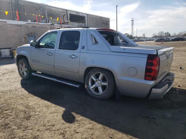 3GNTKGE74DG210826 - 2013 CHEVROLET AVALANCHE SILVER photo 2