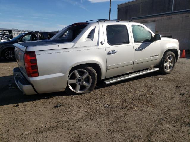 3GNTKGE74DG210826 - 2013 CHEVROLET AVALANCHE SILVER photo 3