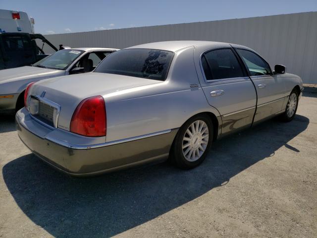 1LNHM82WX3Y644372 - 2003 LINCOLN TOWN CAR S SILVER photo 4