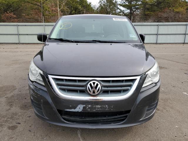 2C4RVAAG9CR355785 - 2012 VOLKSWAGEN ROUTAN S GRAY photo 5