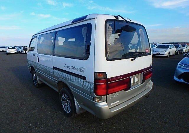 KZH1060018723 - 1995 TOYOTA VAN WAGON WHITE photo 3