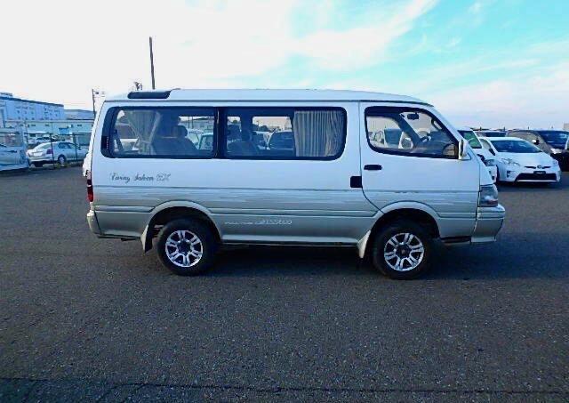 KZH1060018723 - 1995 TOYOTA VAN WAGON WHITE photo 4