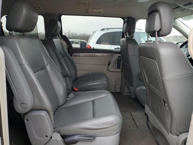 2V4RW3D15AR324696 - 2010 VOLKSWAGEN ROUTAN SE GRAY photo 11