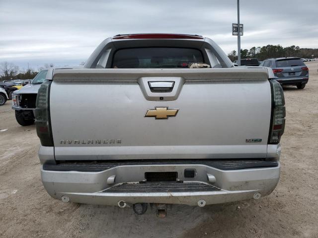 3GNTKEE35BG264568 - 2011 CHEVROLET AVALANCHE SILVER photo 6