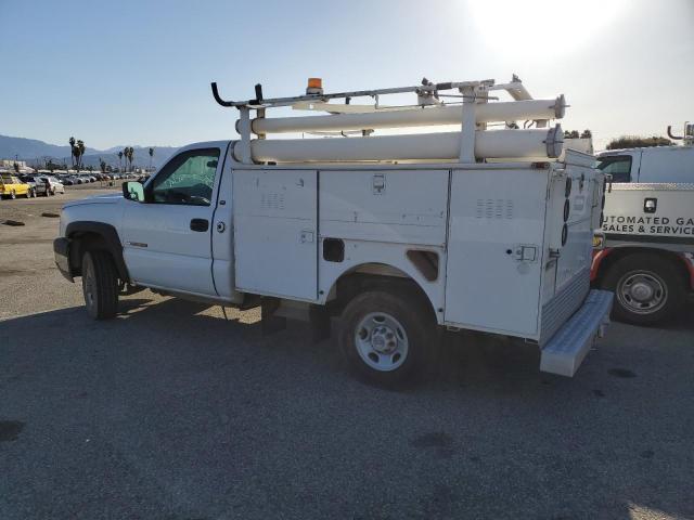 1GBHC24UX5E156869 - 2005 CHEVROLET SILVERADO WHITE photo 2